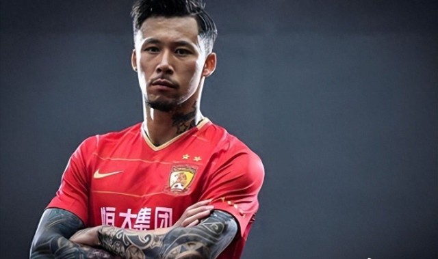 半岛体育-意外！他是大连英博引进谢鹏飞失败的替身，却在首秀中进球爆发|上海海港|夏窗|冯劲|刘祝润|中超_新浪体育_新浪新闻