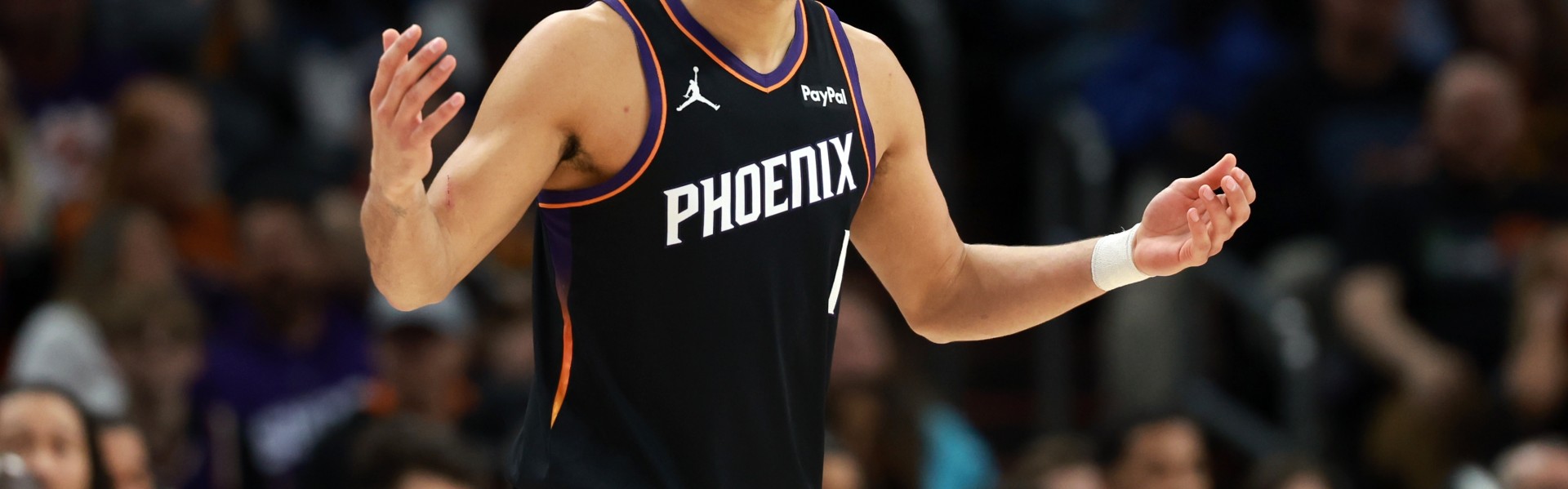 半岛体育官方网站-明天太阳客战开拓者 布克继续缺阵 杰伦·格林出战成疑