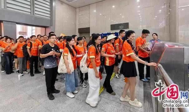 半岛体育APP-漳州站开行直达南平“闽超”球迷专列(组图)